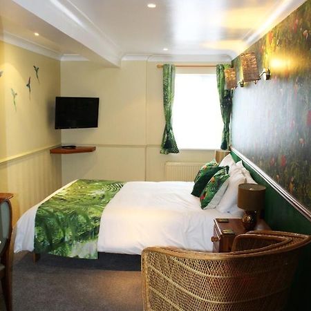 แบล็กสมิธ บูติก บีแอนด์บี Bed & Breakfast โรบินฮูดส์เบย์ ภายนอก รูปภาพ