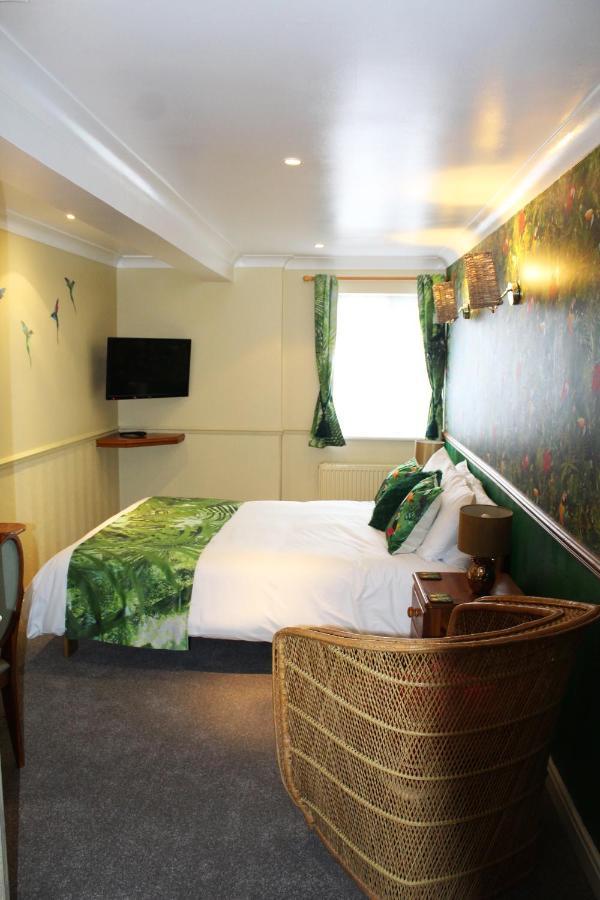 แบล็กสมิธ บูติก บีแอนด์บี Bed & Breakfast โรบินฮูดส์เบย์ ภายนอก รูปภาพ