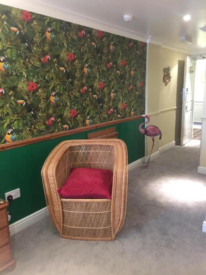 แบล็กสมิธ บูติก บีแอนด์บี Bed & Breakfast โรบินฮูดส์เบย์ ภายนอก รูปภาพ