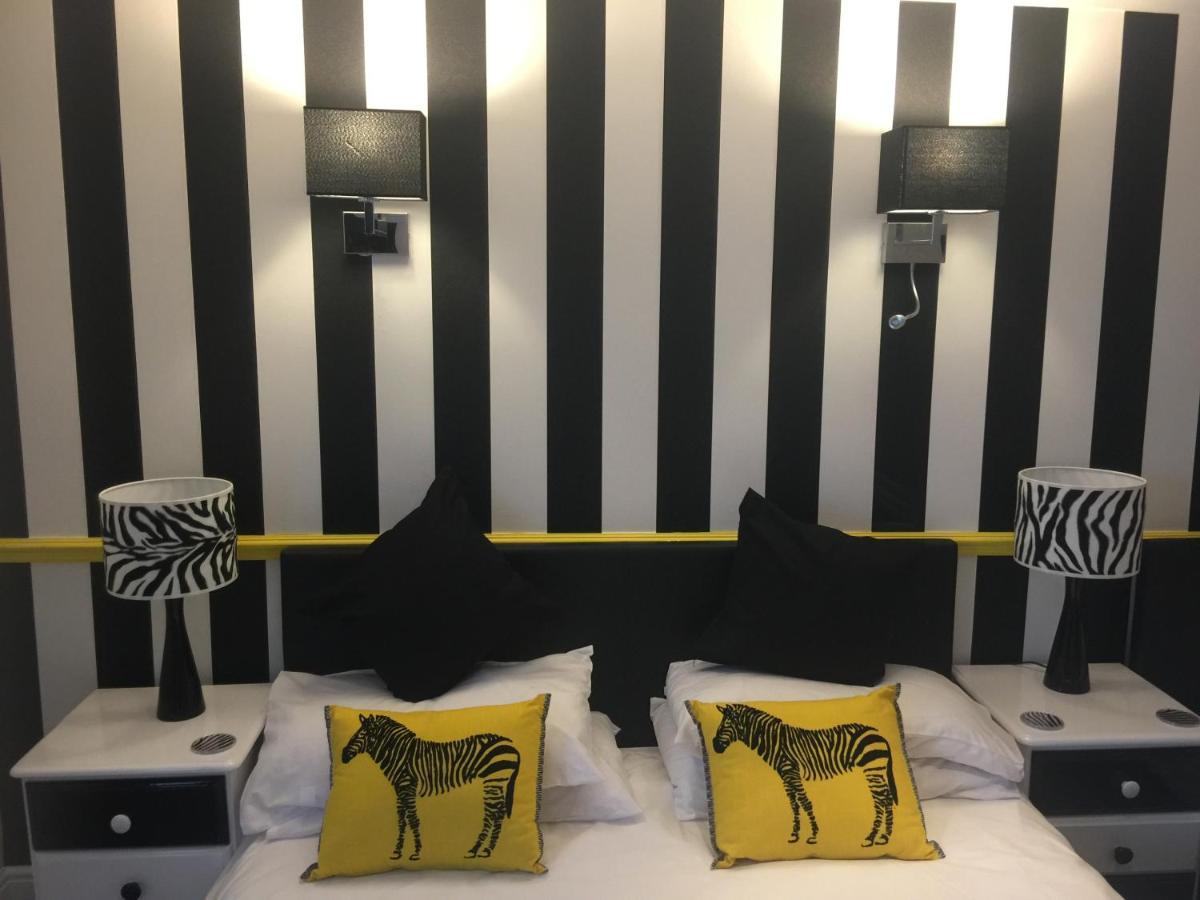 แบล็กสมิธ บูติก บีแอนด์บี Bed & Breakfast โรบินฮูดส์เบย์ ภายนอก รูปภาพ